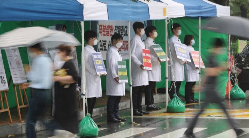 Doctors in South Korea suspend strike: Coronavirus live news | News